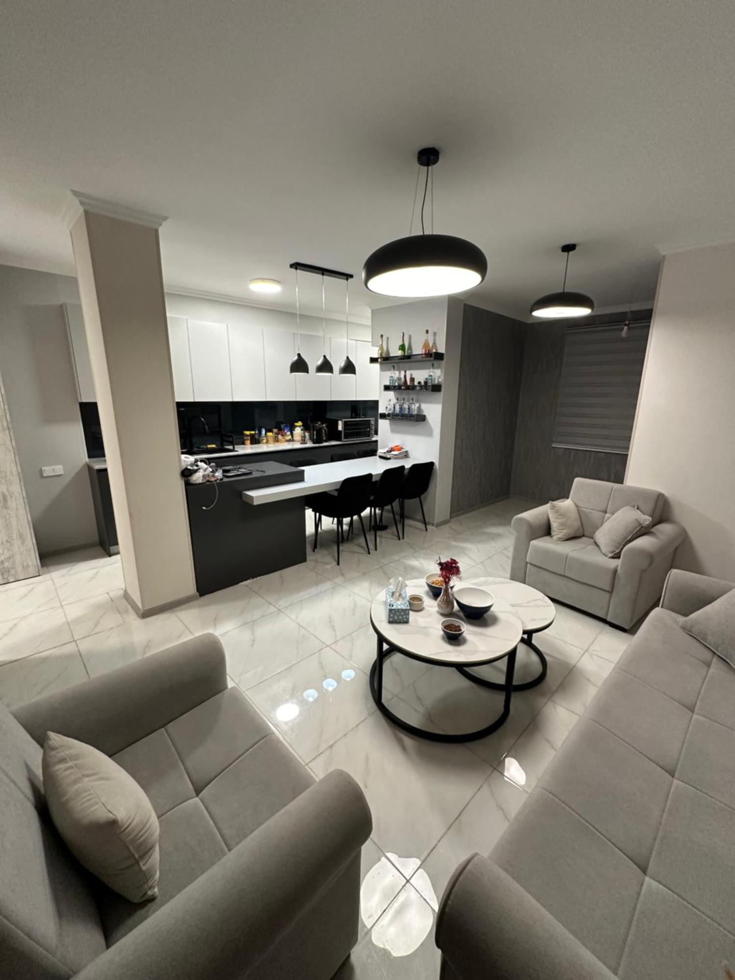 Elegant Escape In City Center 耶烈万 外观 照片