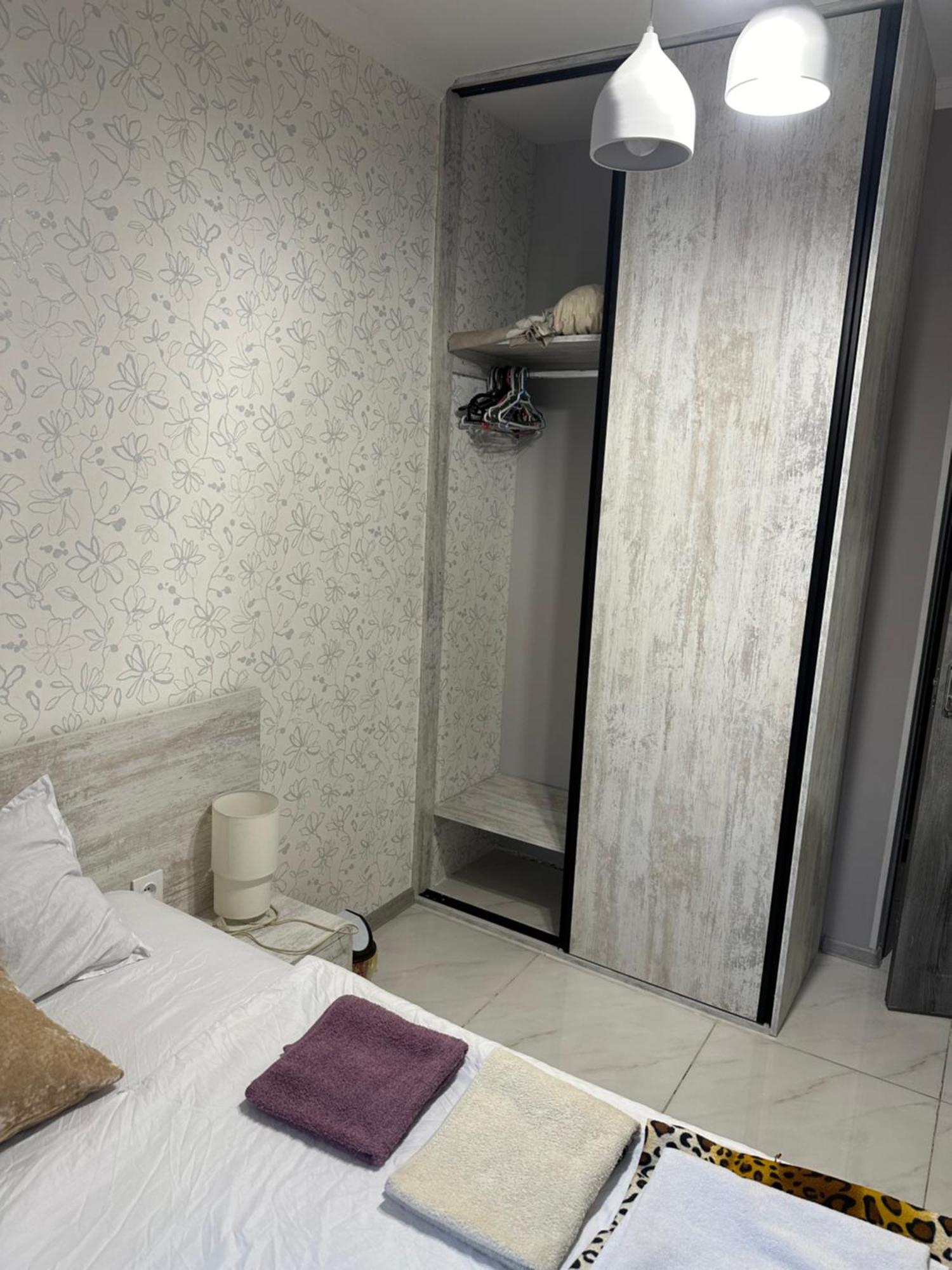 Elegant Escape In City Center 耶烈万 外观 照片