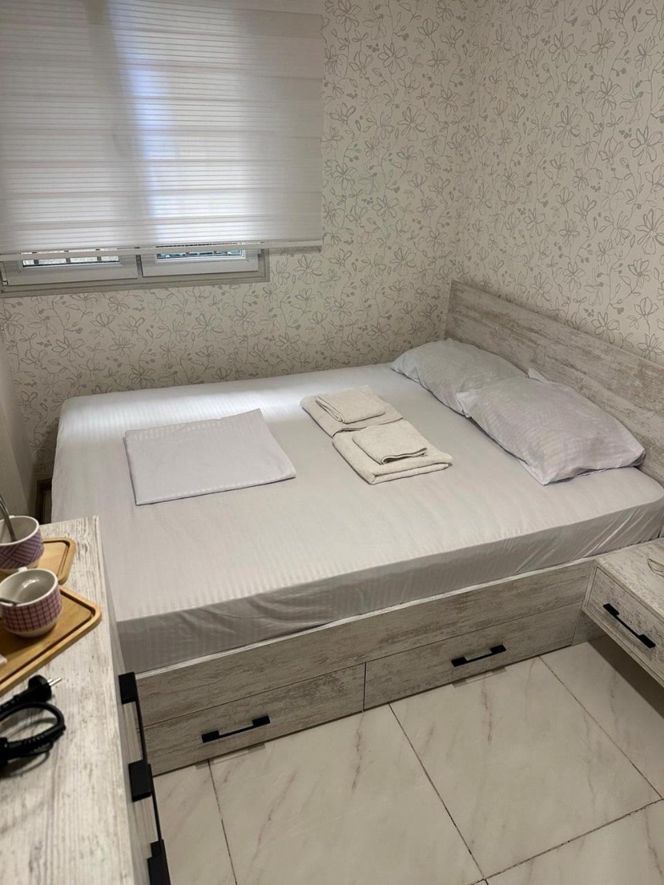 Elegant Escape In City Center 耶烈万 外观 照片